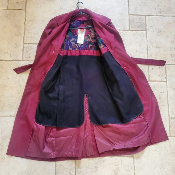 Woman's All Weather Coat with Zip Out Lining Size 7/8 - Picture 4 of 12